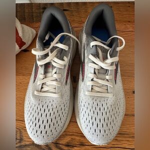 Brooks Ghost 16 Gray and White Athletic Shoes with pink Detail